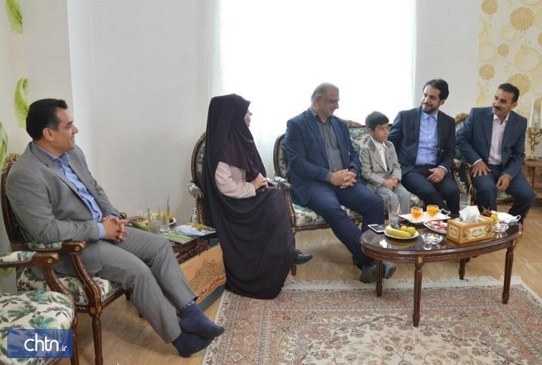 قدردانی از قالیباف خردسال تنکابنی قدردانی از قالیباف خردسال تنکابنی
