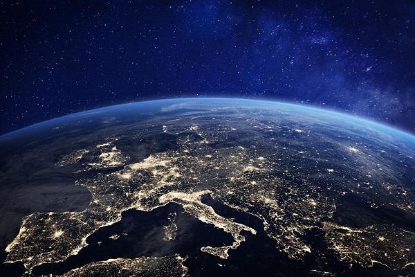 فضا؛ برخلاف تصورات عامه