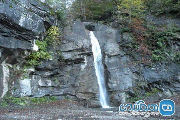 آبشار ایج یکی از بهترین جاذبه های طبیعی رامسر است آبشار ایج یکی از برترین جاذبه های طبیعی رامسر است