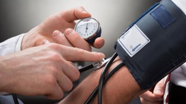 عواملی که باعث افزایش فشار خون می شوند ، فشار خون بالا چند است ؟ ، علامت فشار خون بالا را بشناسید